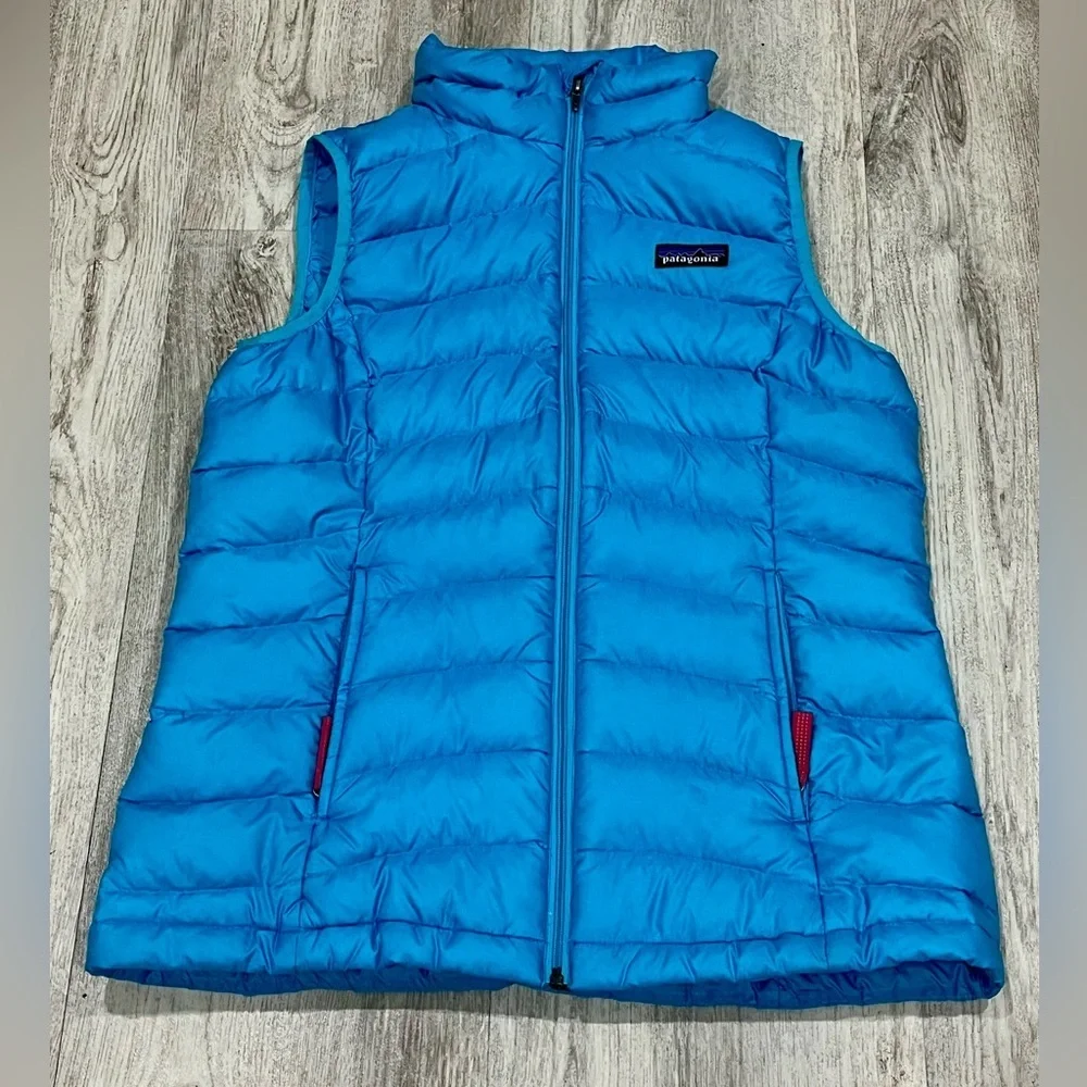 Patagonia girls 12 L down puffer vest bright aqua blue and pink details